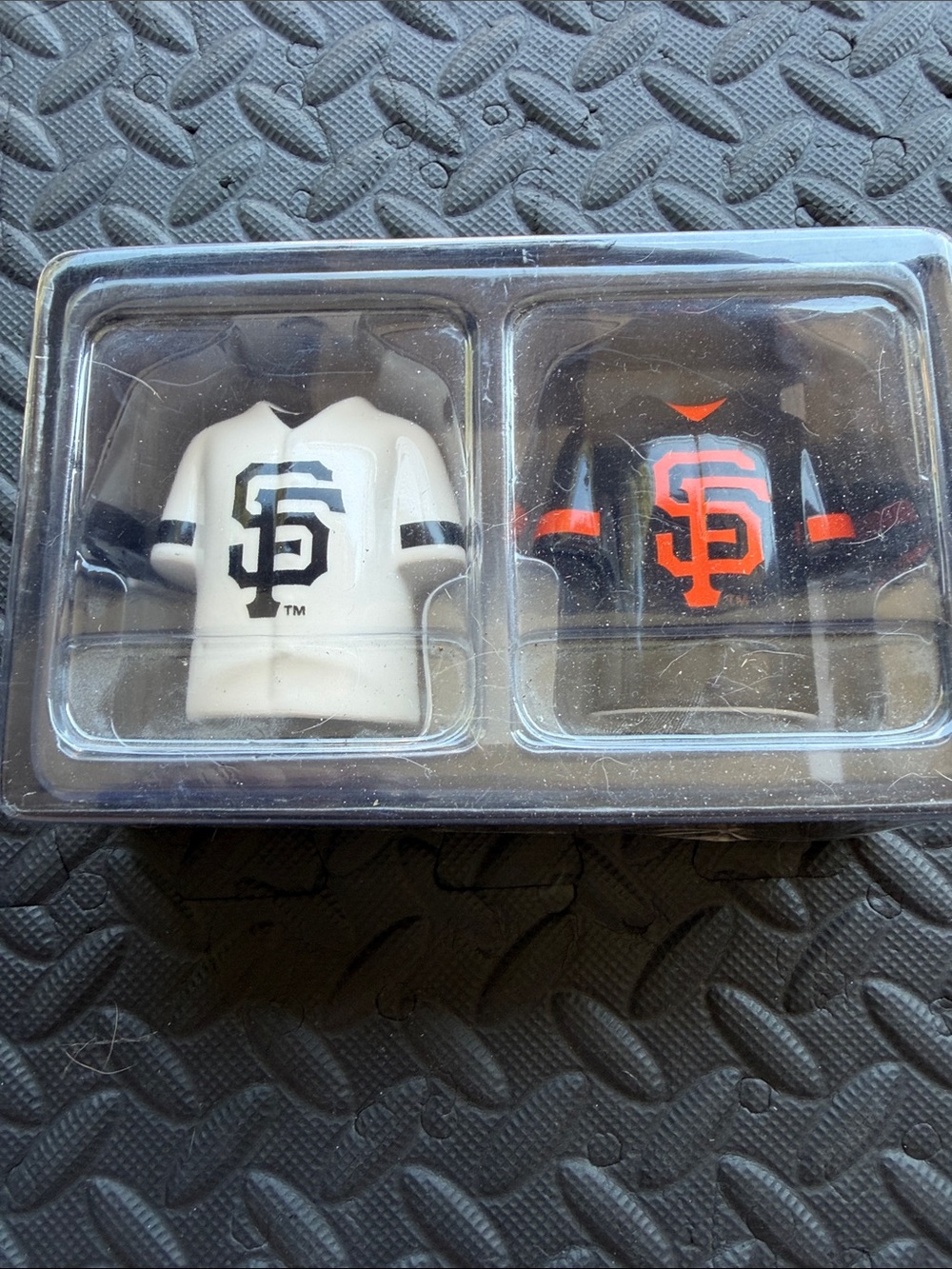 SF Giants salt and pepper shaker set